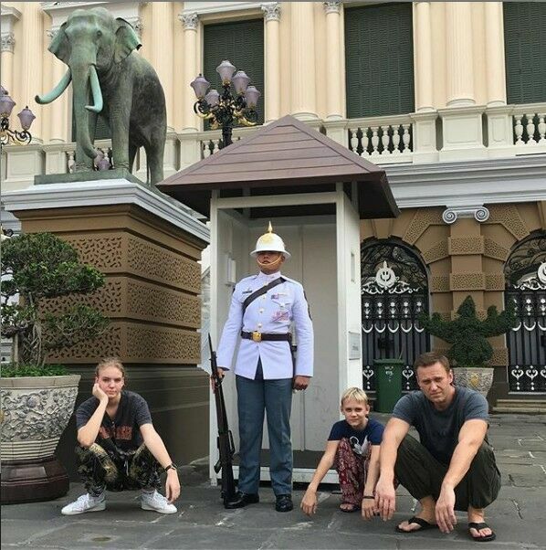 Навальный пожаловался на слежку за ним и его семьей в Таиланде
