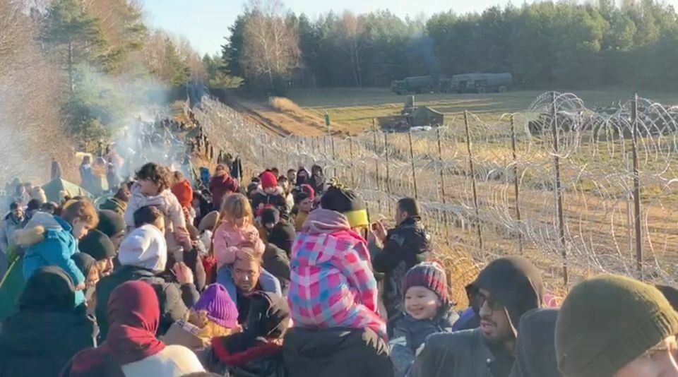 Беженцев из Белоруссии задержали на границе при попытке прорваться в Литву