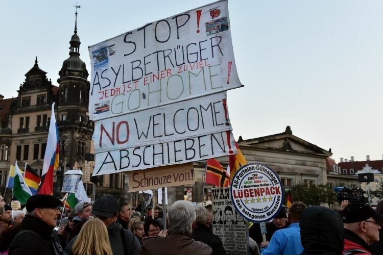 Около девяти тысяч человек вышли на антиисламский митинг в Дрездене