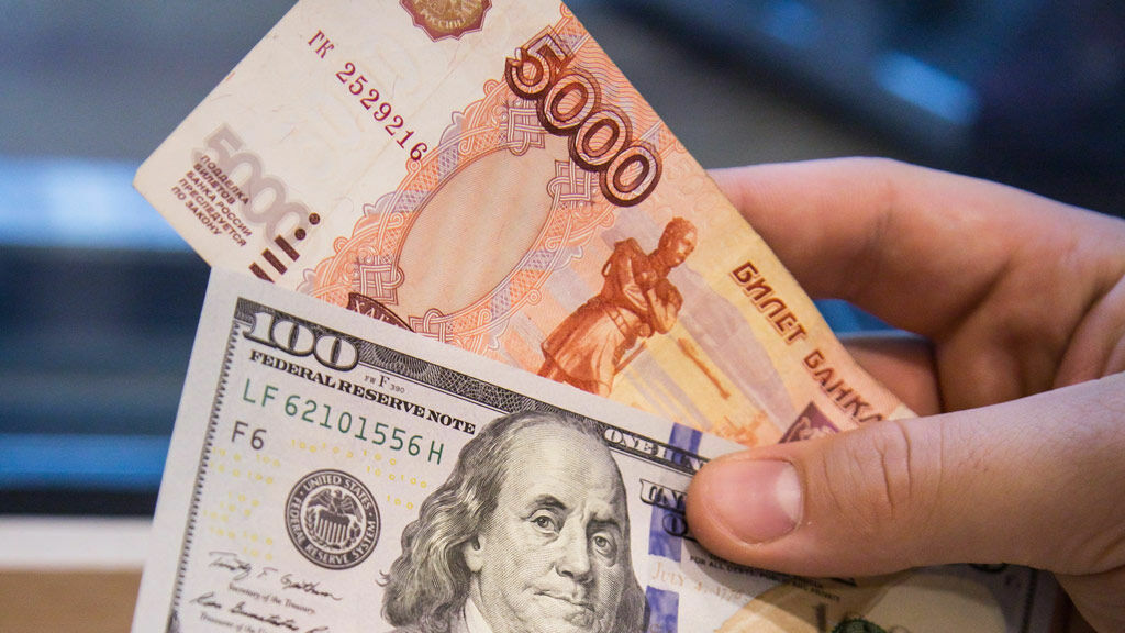 Зампред ВЭБа рассказал, когда доллар станет стоить меньше 60 рублей