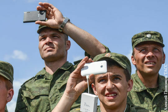 Российских военных переведут на дешёвые кнопочные телефоны