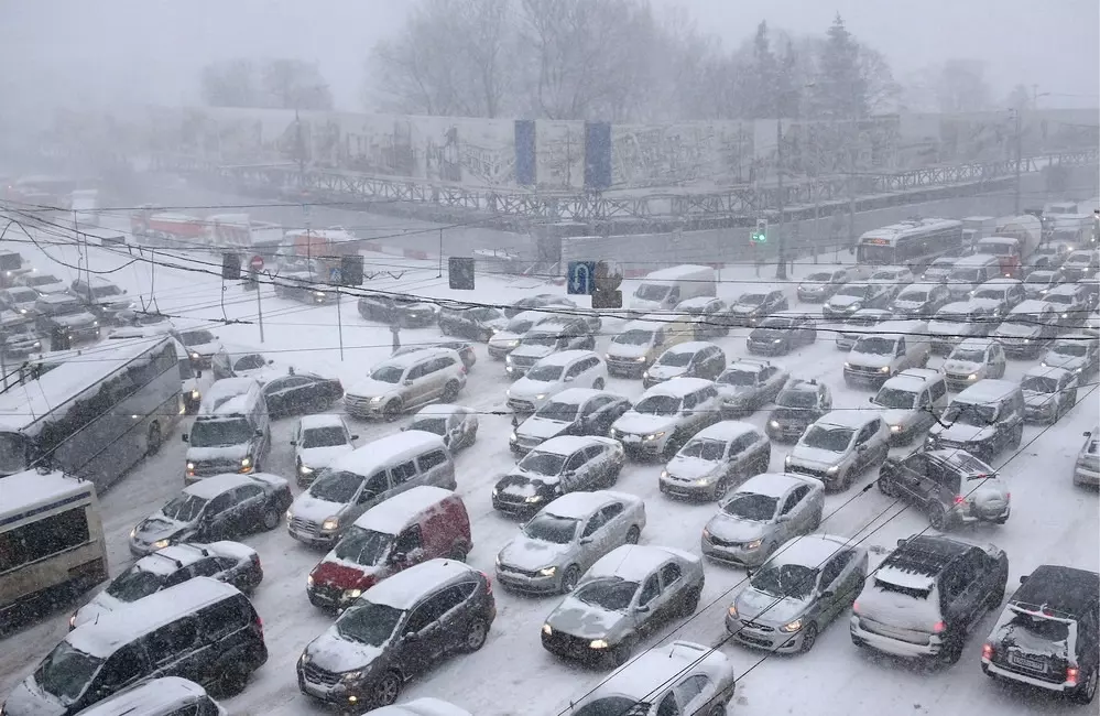 Во время снегопада количество аварий на дорогах Москвы вырастает в десятки раз 