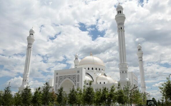 В Чечне открывается самая большая мечеть Европы