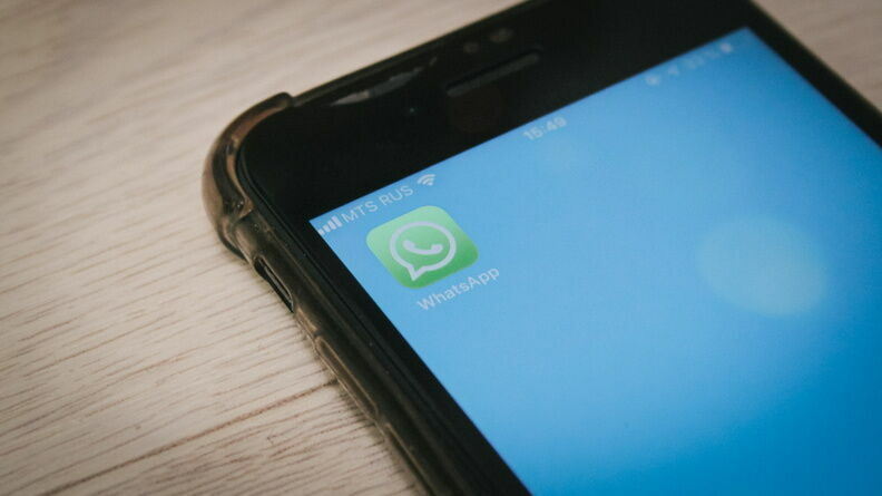 Минпросвещения запретило учителям пользоваться WhatsApp в школах