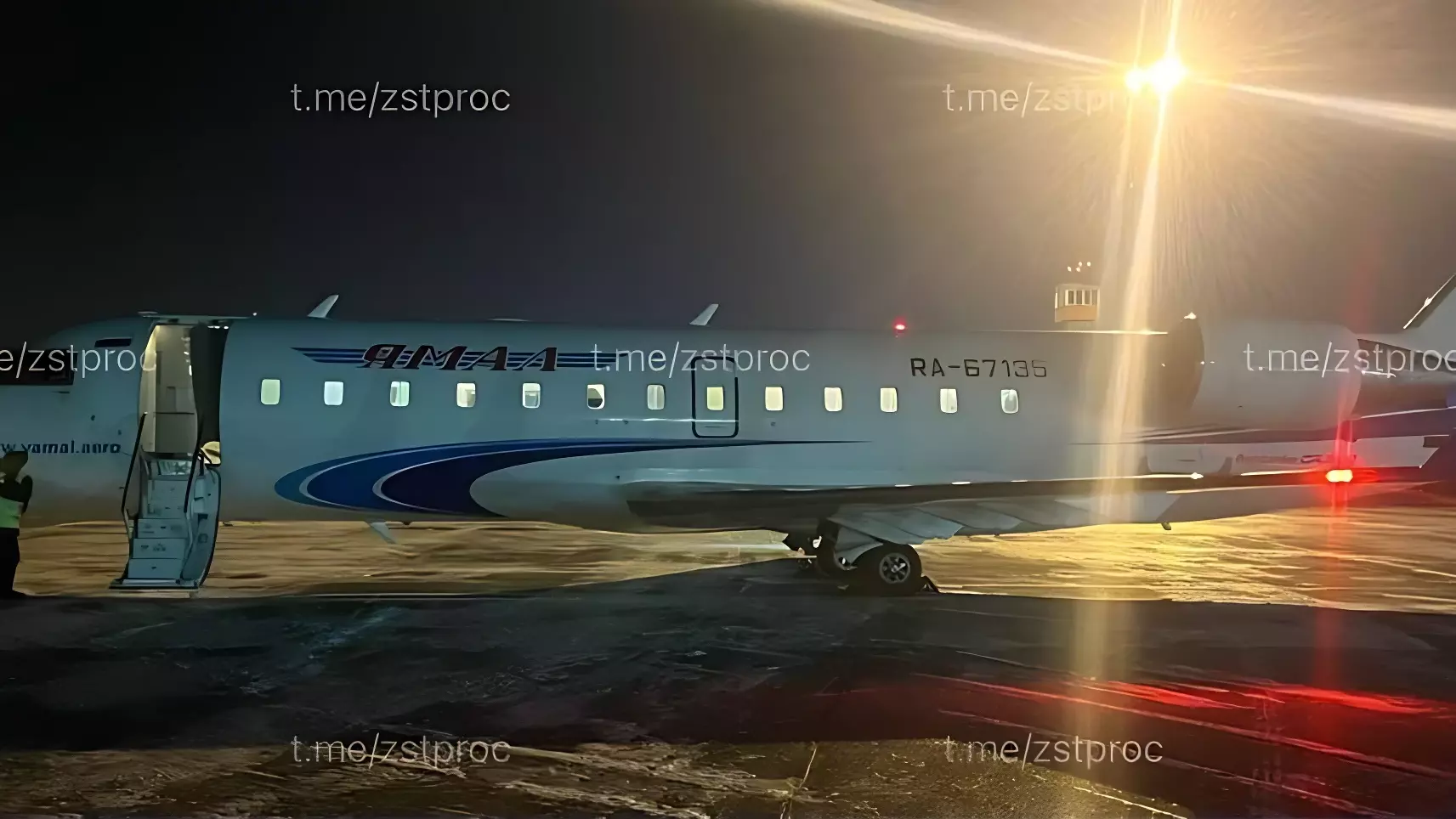 Bombardier CRJ200LR авиакомпании «Ямал» сел в Новосибирске из-за поломки