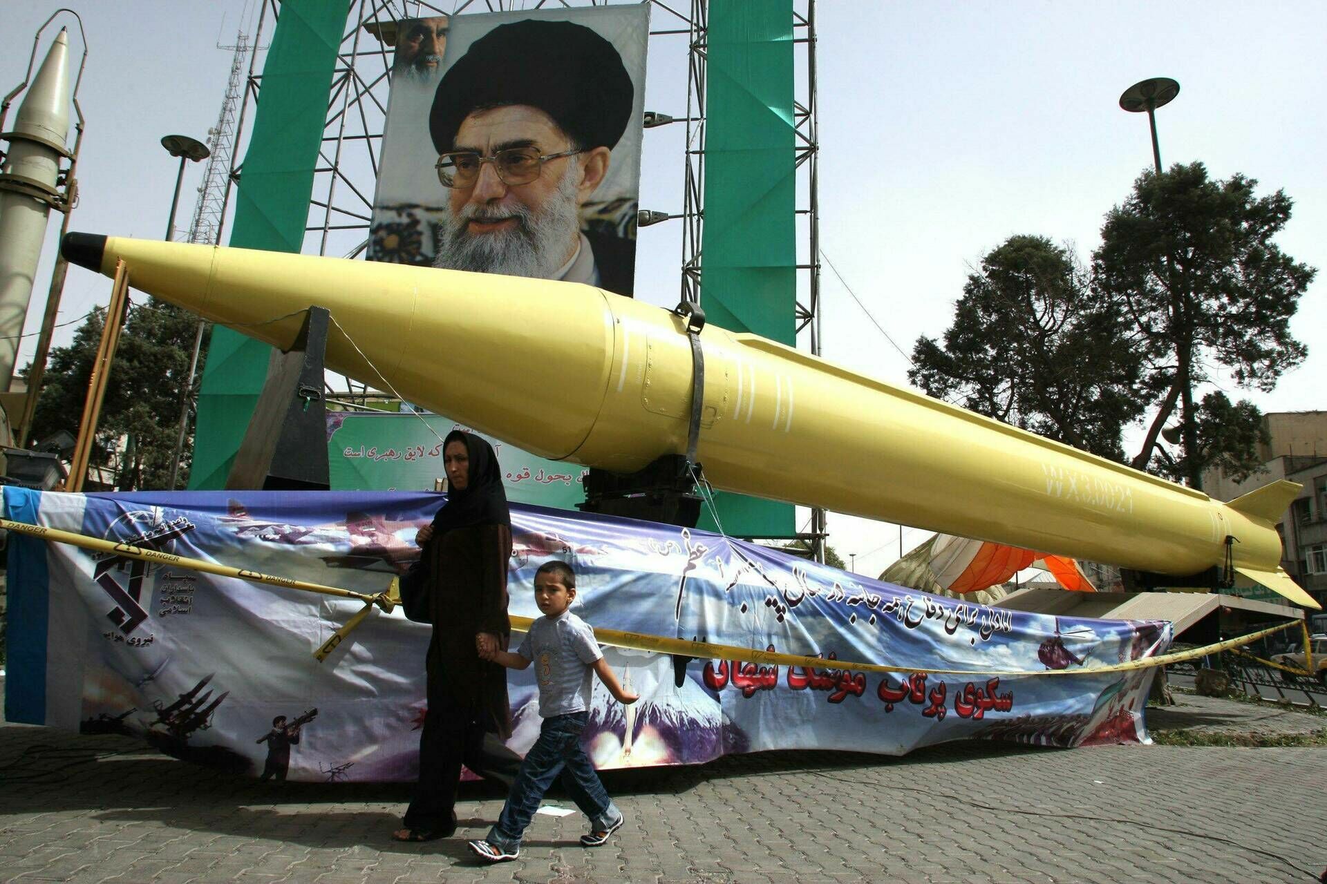 Имеет ли иран ядерное оружие. Иран ядерное оружие. Иран атомная бомба. Иран ядерная бомба. Ядерные ракеты Ирана.