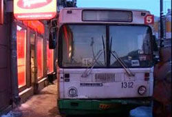 Мародеры обкрадывали пешеходов, задавленных автобусом в Петербурге
