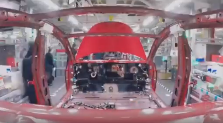 Видео дня: весь процесс сборки Tesla Model 3 уместили в 50 секунд