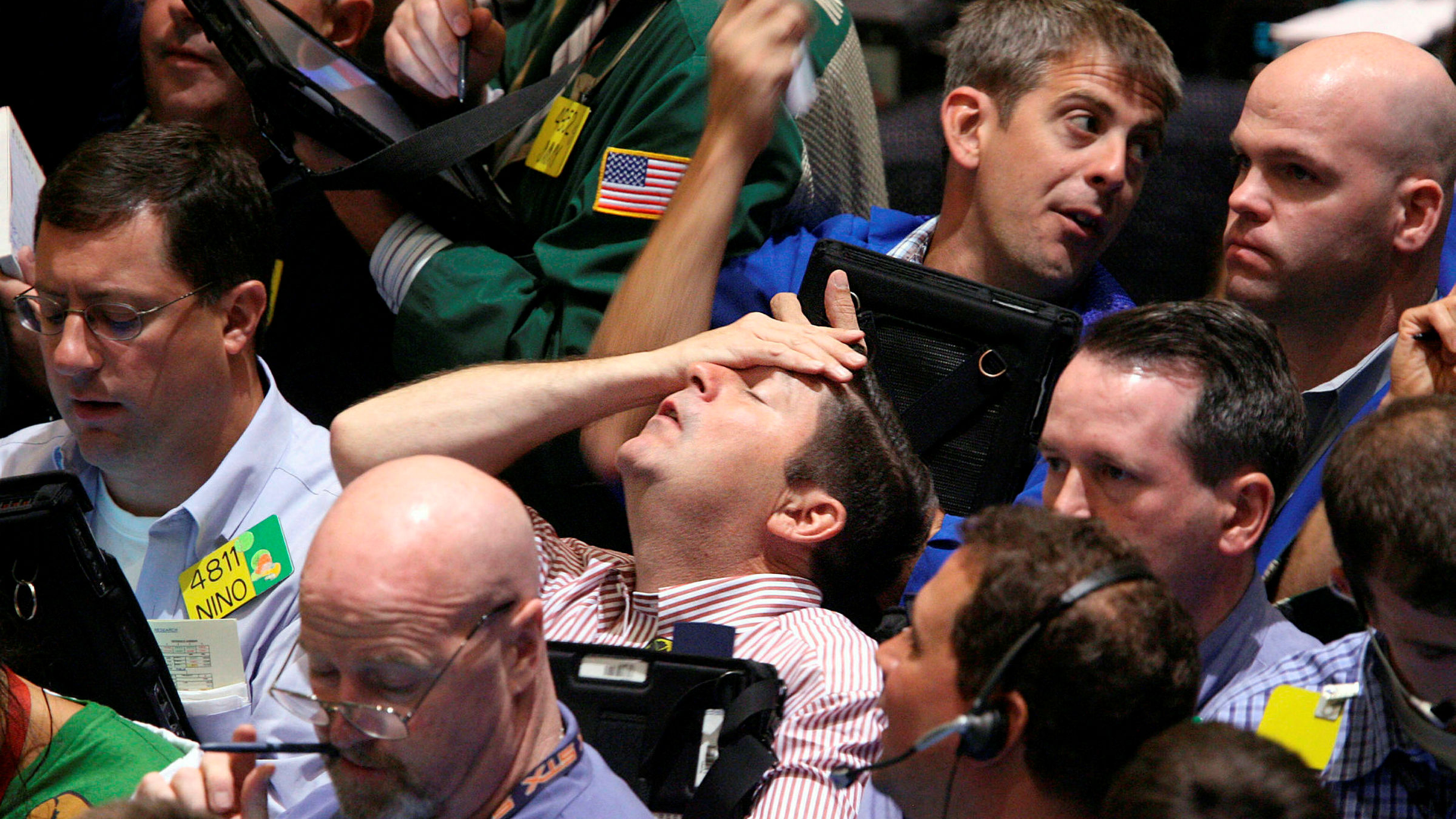 Кризис 2008 в мире. Кризис 2008 Уолл стрит. Паника на бирже. Паника на рынке. США паника на бирже.