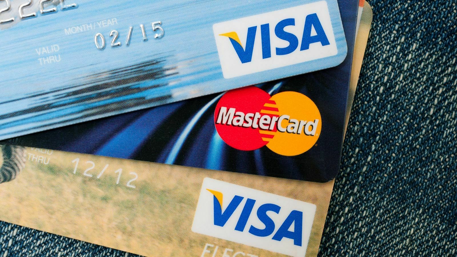 С 1 октября детские пособия нельзя будет получать на карты Mastercard и Visa