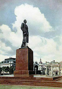 Памятник Горькому вернут к Белорусскому вокзалу
