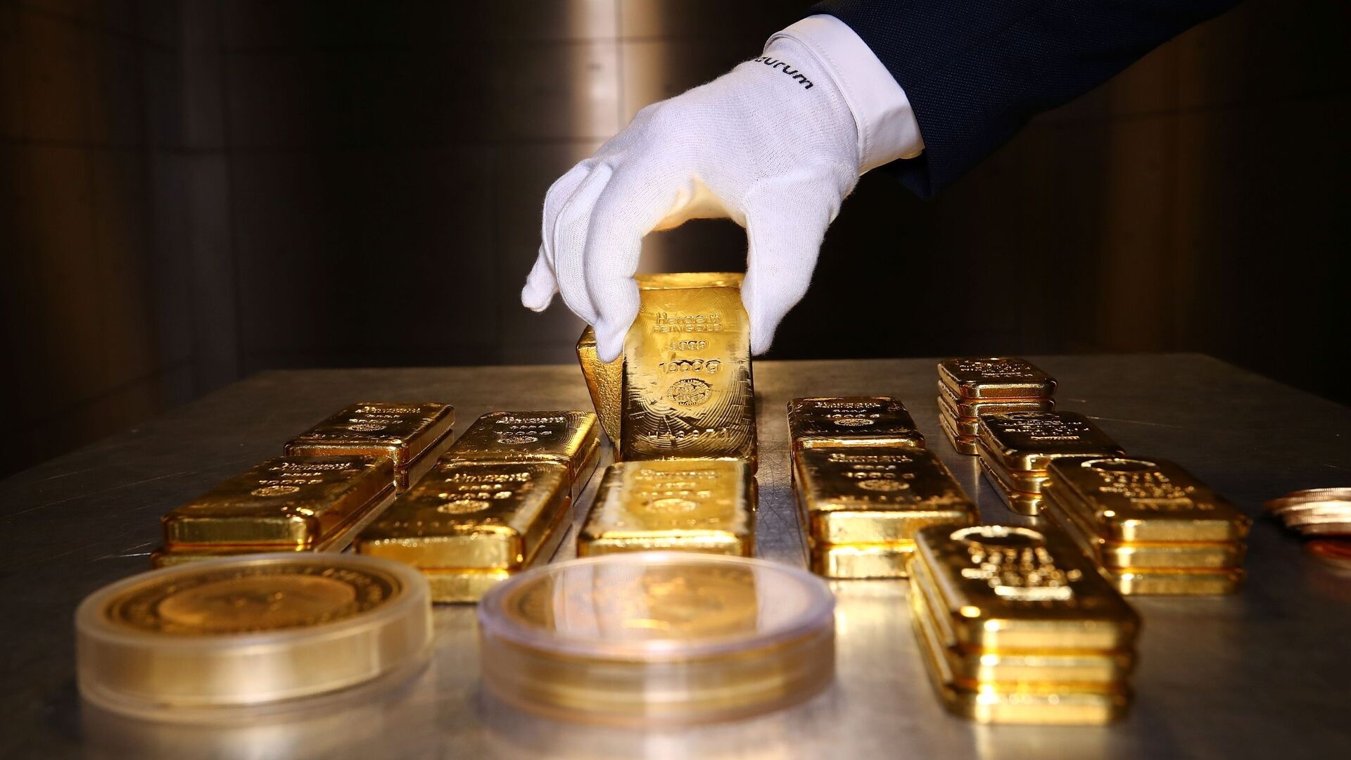 Микросхемы против колец и брошек: почему русское золото перетекает в Арабские Эмираты