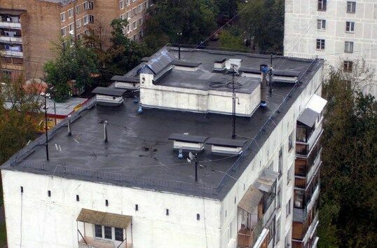Ростовские подростки, делавшие опасные селфи на крыше, попали на видео
