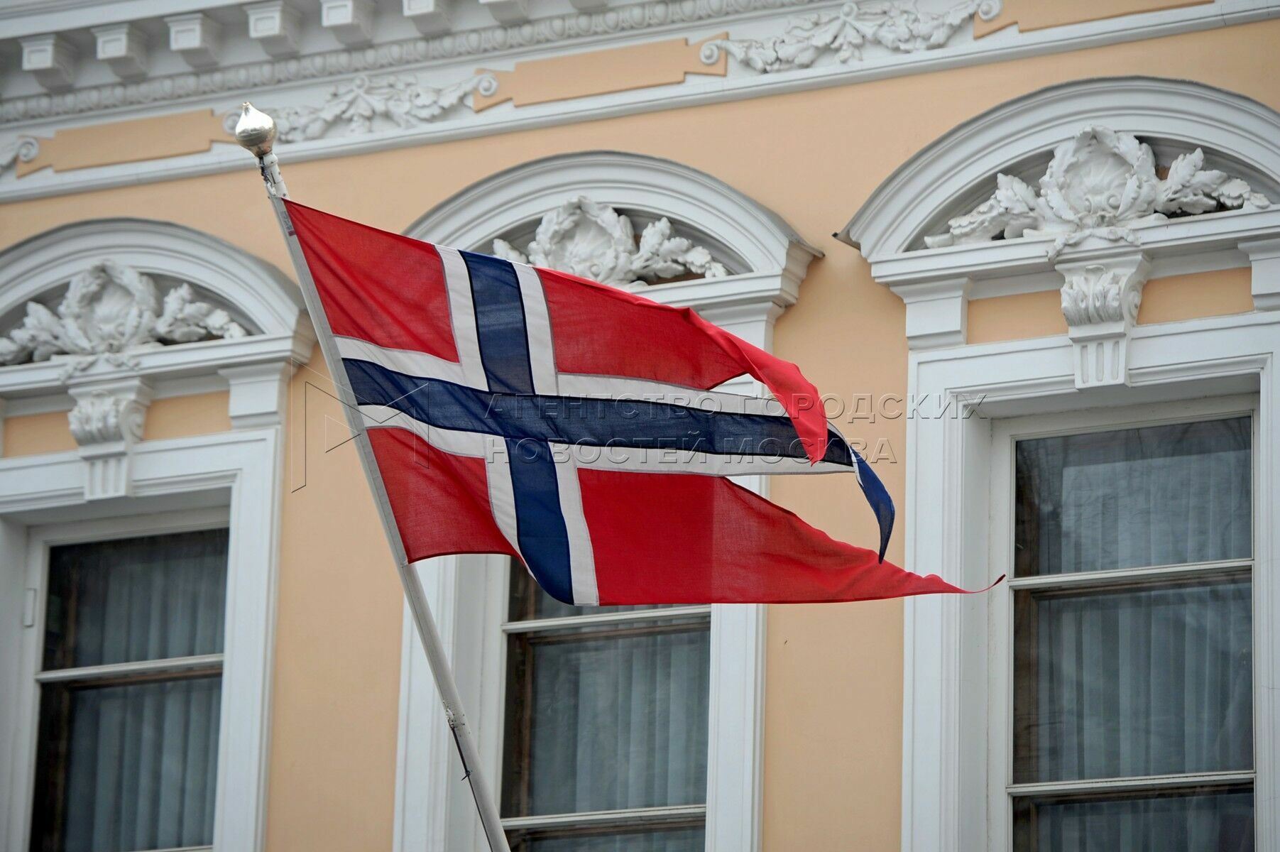 Посольство Норвегии не выдает визы, опасаясь, что россияне не захотят вернуться домой