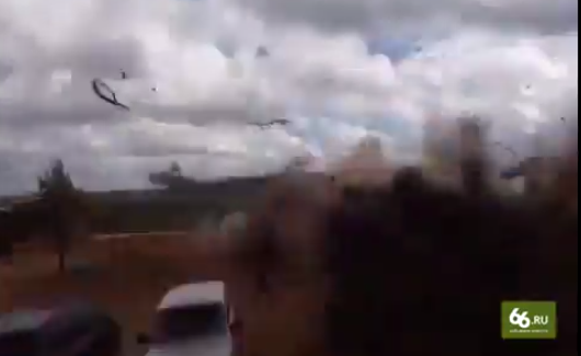 Видео: на военных учениях России и Белоруссии вертолет выстрелил по зрителям