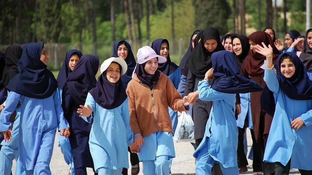 В Иране полиция ищет диверсантов, отравивших водопровод в женских школах