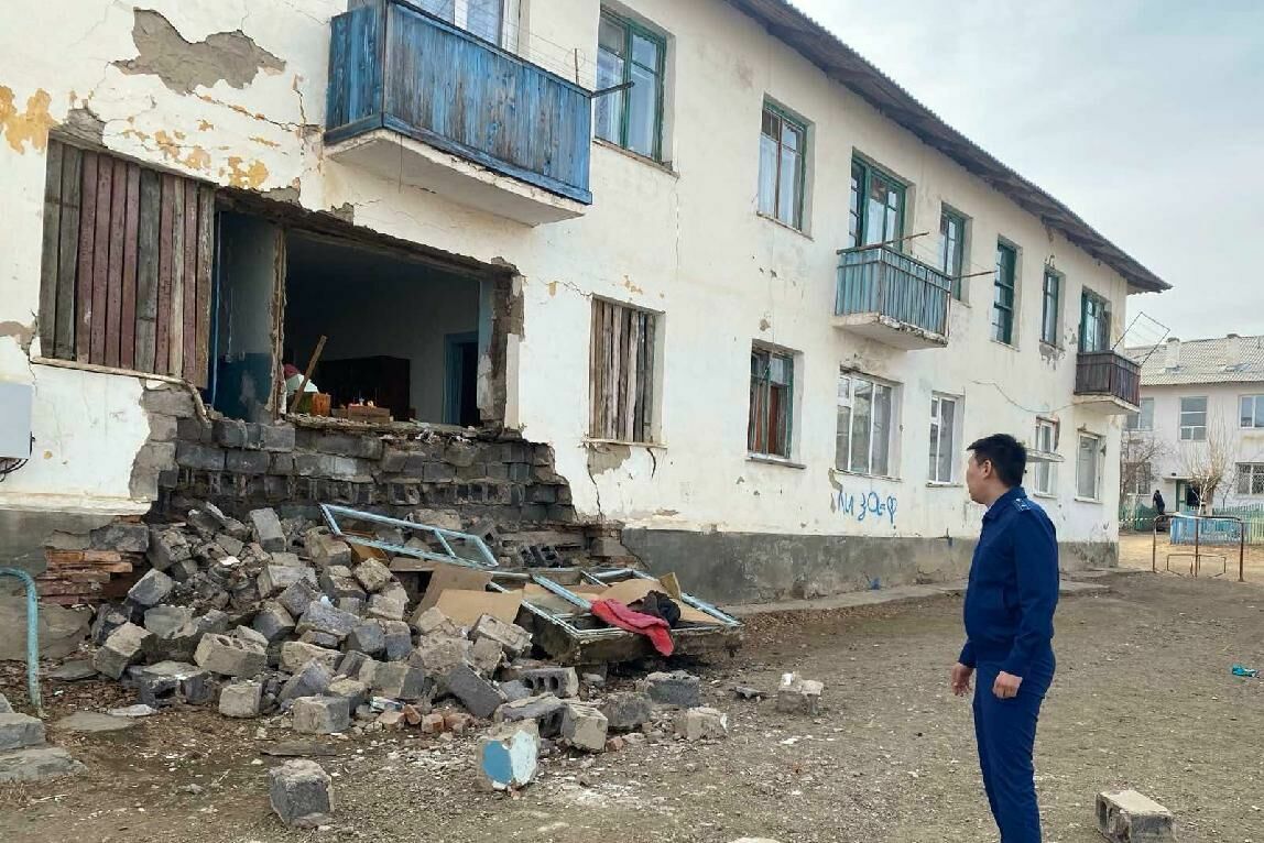 В многоквартирном доме в Забайкалье обрушилась стена