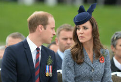Букингемский дворец подтвердил беременность Кейт: у нее близнецы