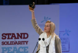 Шэрон Стоун получила Премию саммита мира за борьбу со СПИДом