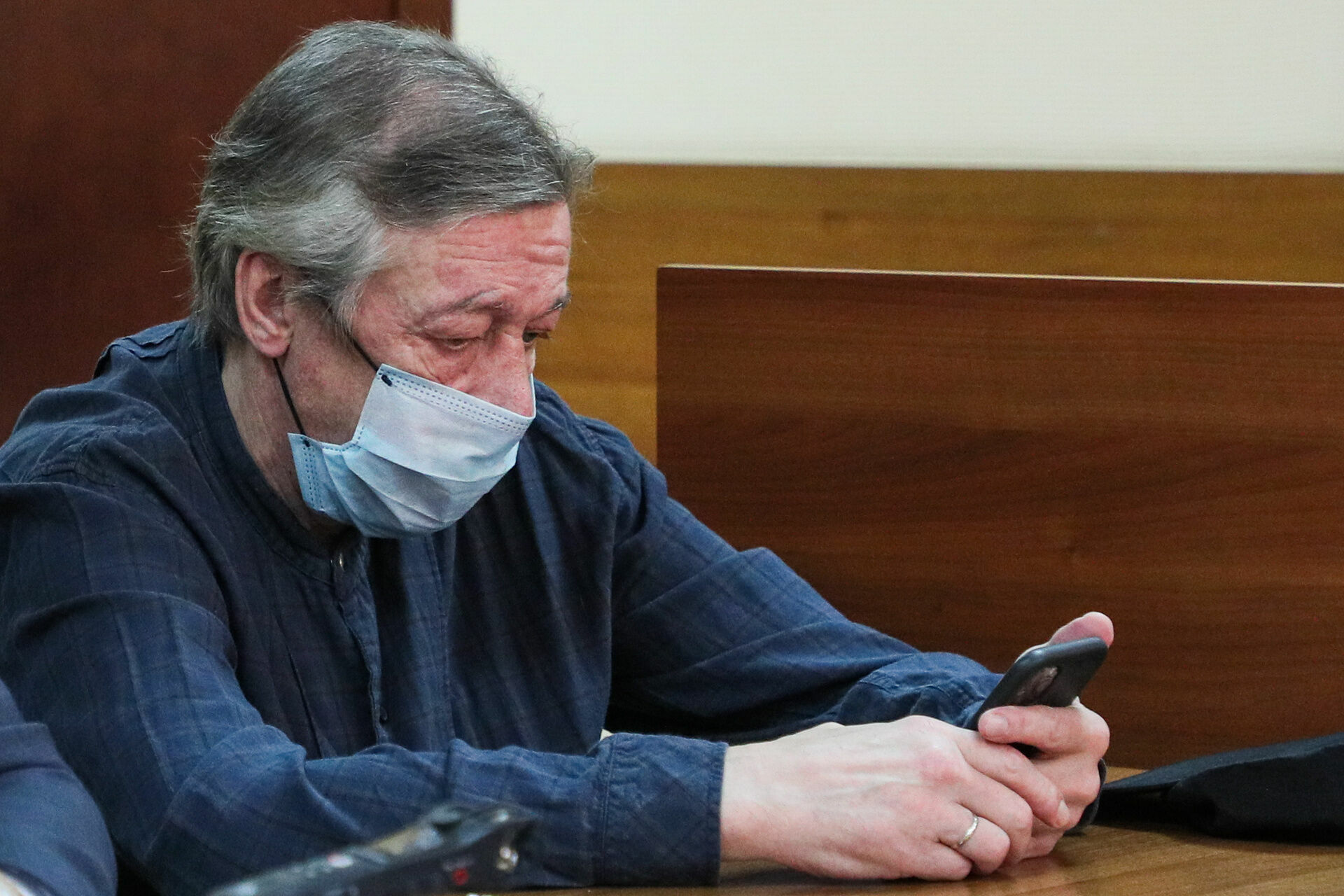 Амнезия по пьяни: Ефремов не признал вины в ДТП, поскольку "ничего не помнит"