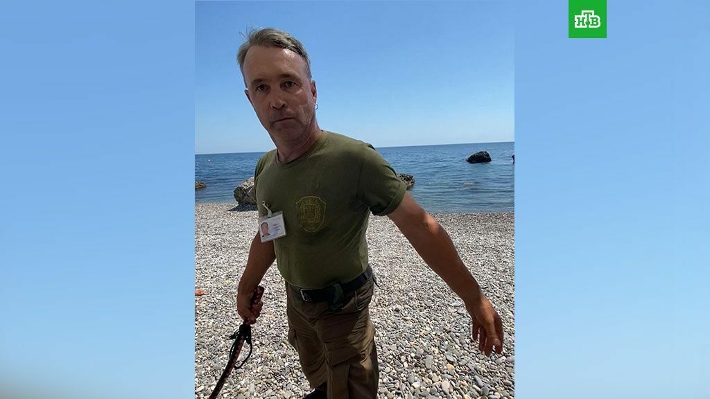 В Крыму уволили охранника, прогонявшего отдыхающих с пляжа нагайкой