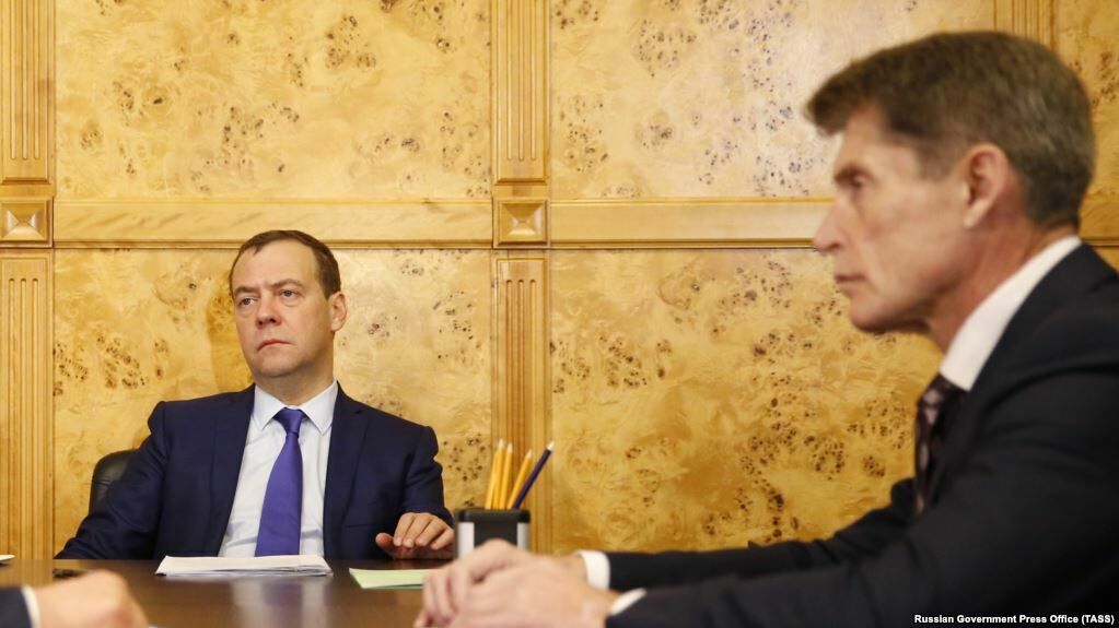 Политолог предложил премьеру Медведеву и министрам поработать губернаторами