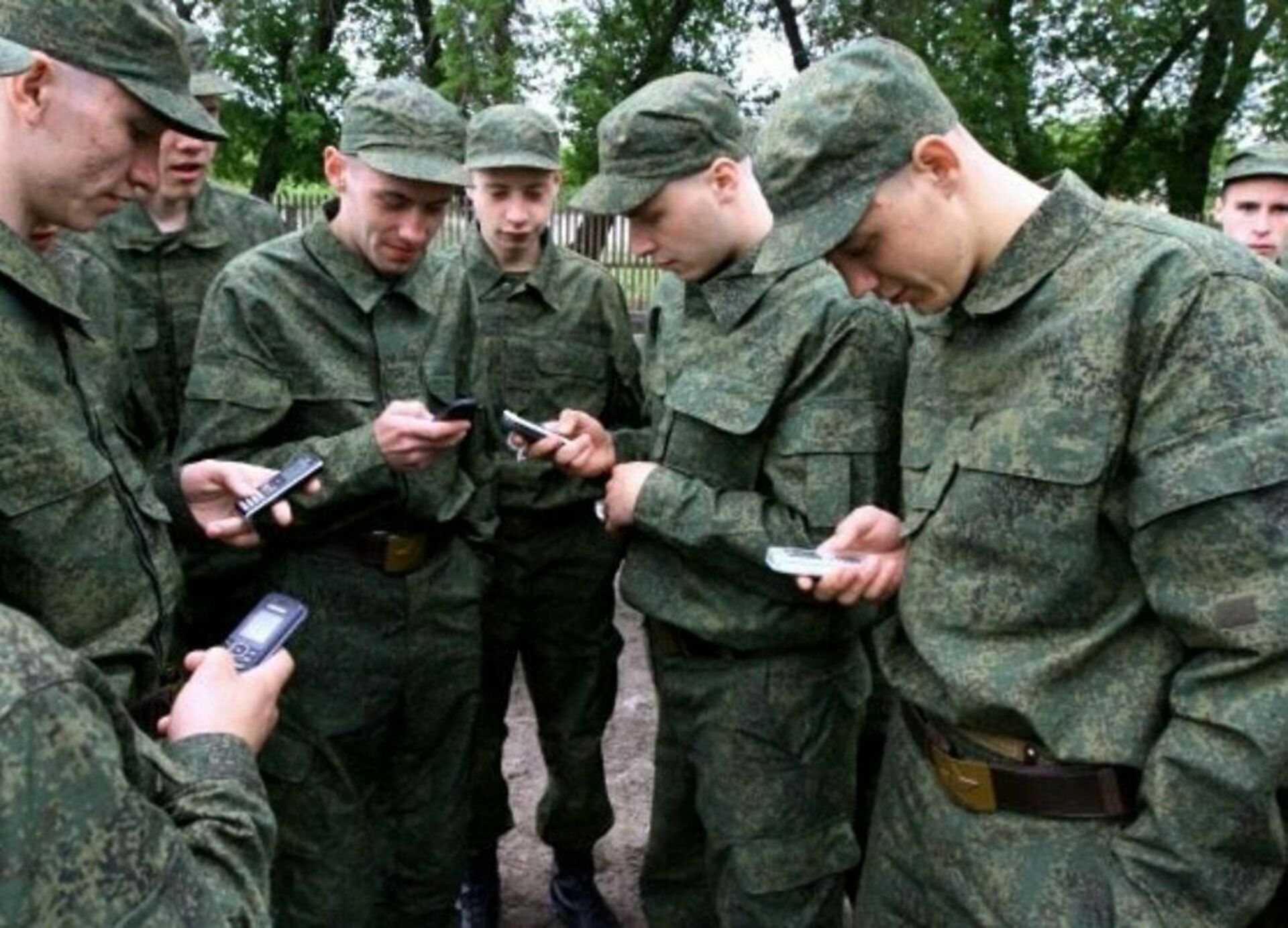 Солдат с мобильником