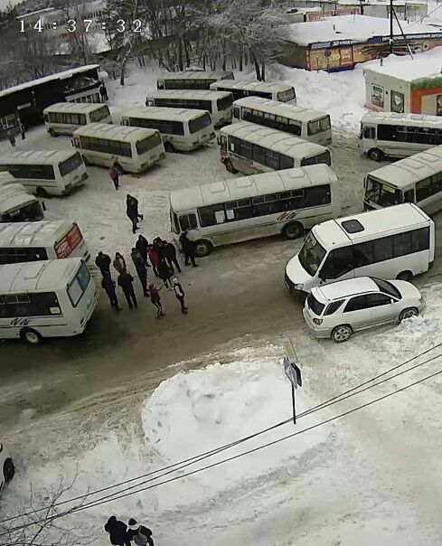 В Бийске водители автобусов отказались выходить на маршруты из-за неубранного снега