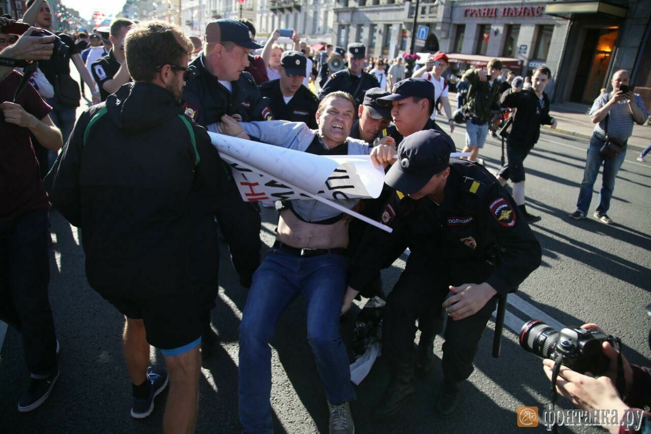 В Петербурге полиция задержала участников митинга против репрессий