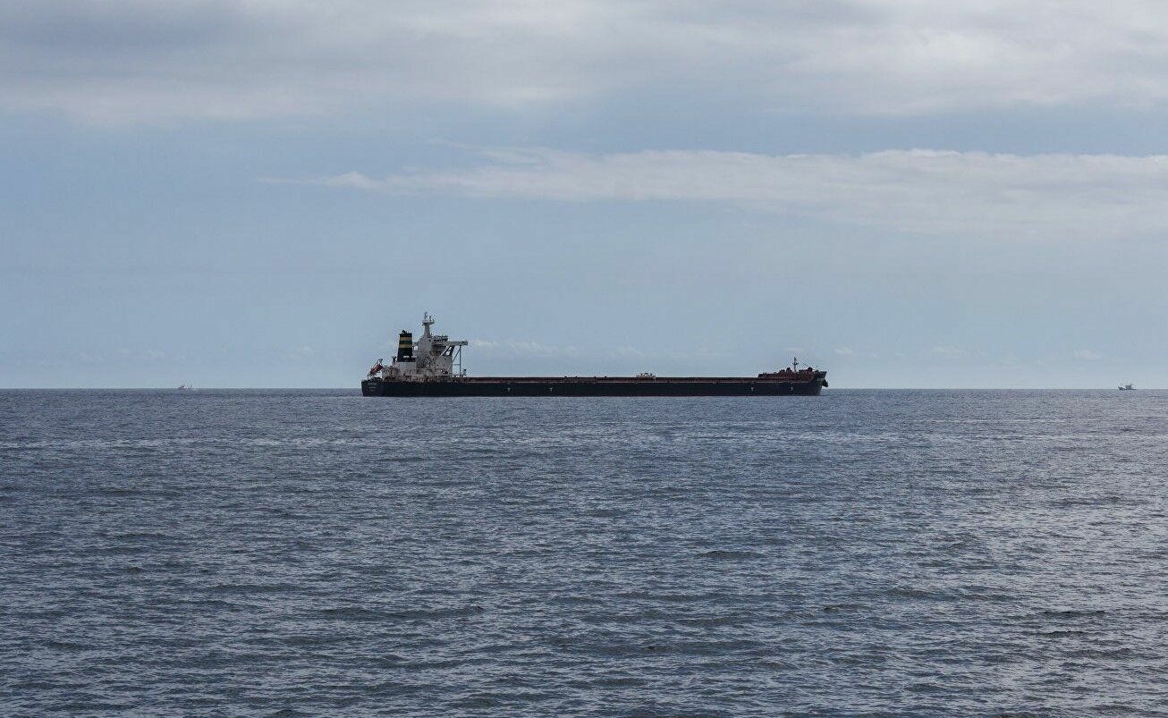 В Черном море загорелся танкер с мазутом