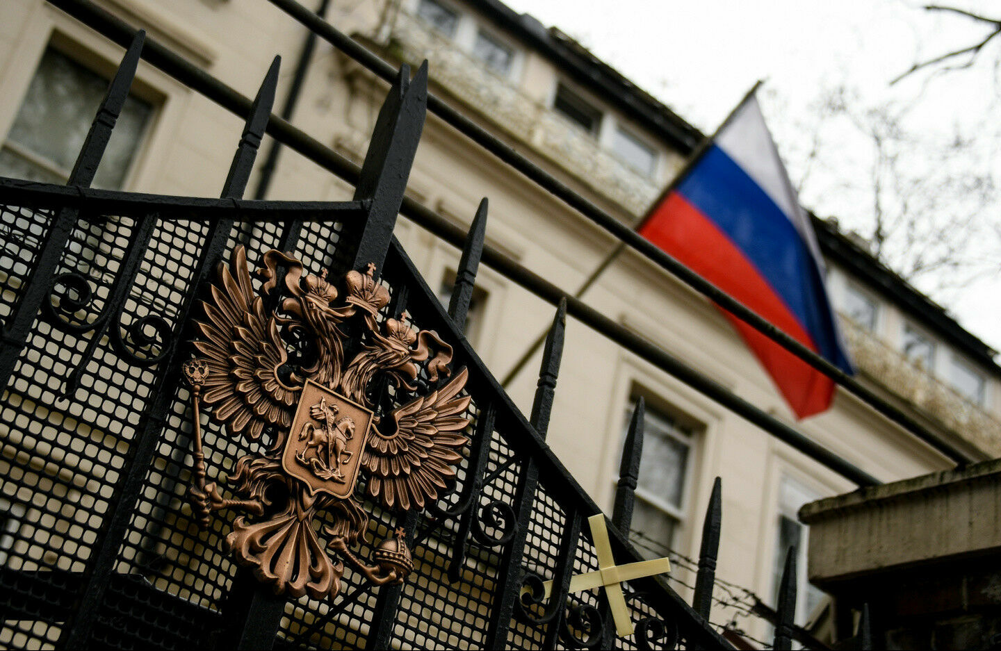 Дипломаты заявили о 150 посягательствах на российские представительства