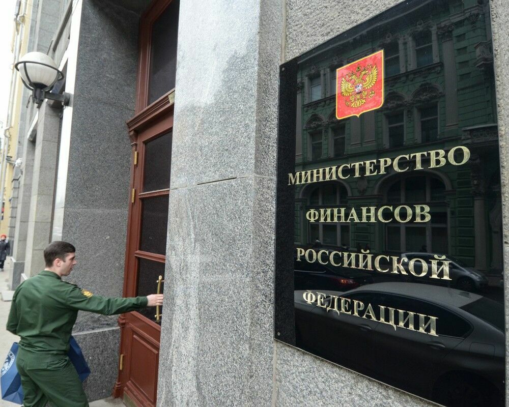 Минфин сможет свести бюджет с профицитом из-за девальвации рубля