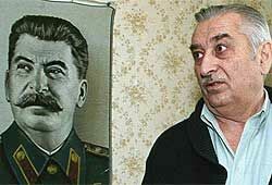 Внук Сталина не смог защитить деда в суде