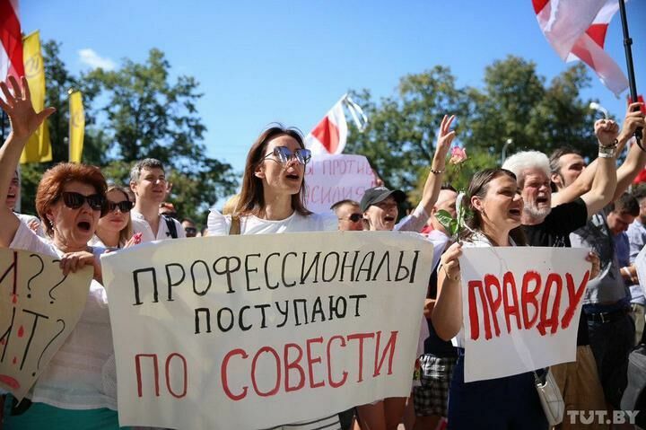 Белорусские журналисты: «Мы не знаем, в какую страну вы позвоните завтра…»