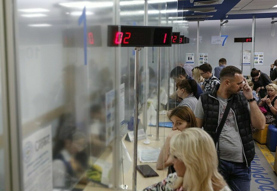Силовики парализовали работу визового центра Испании в Москве