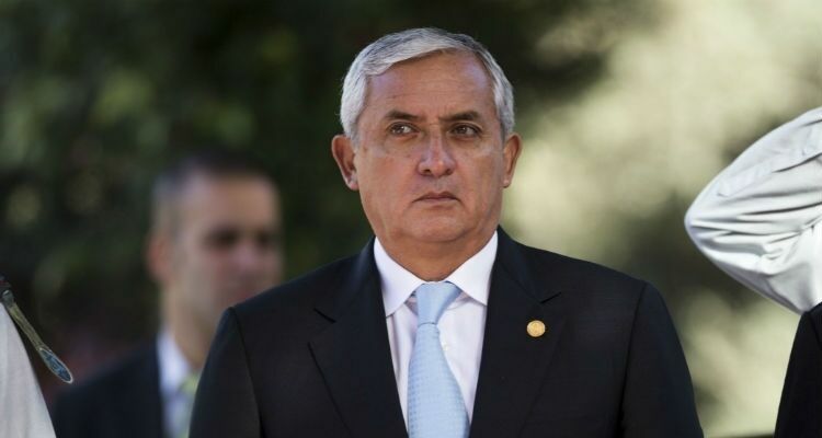 Президента Гватемалы поместили в тюрьму до решения суда
