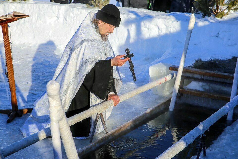 Из-за размытой дамбы стала недоступна крупнейшая в Омске крещенская купель