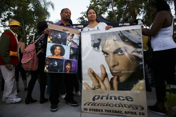 Продажи альбомов Принца резко выросли после смерти певца