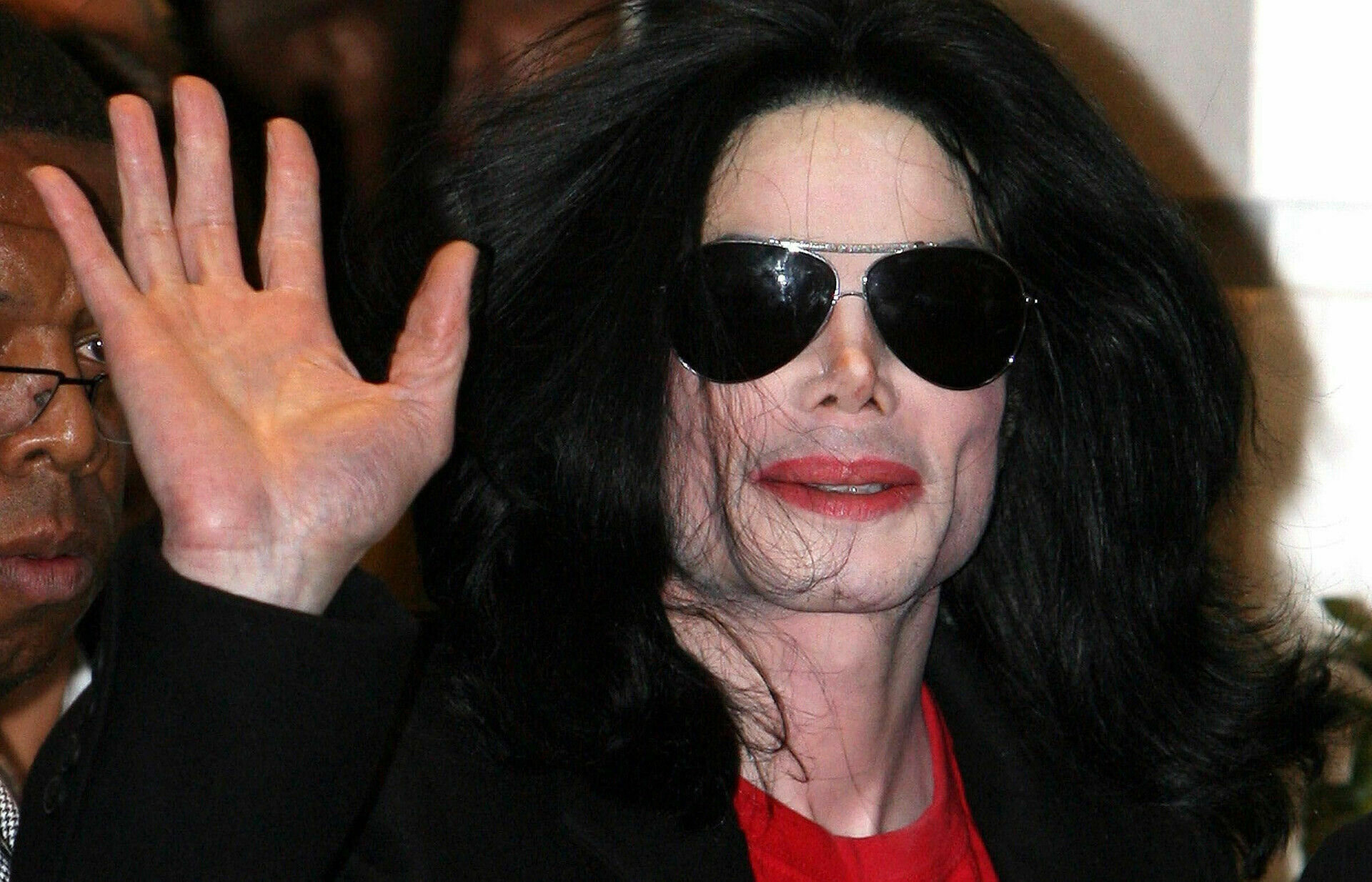 Семья Майкла Джексона предъявила иск на $100 млн телеканалу HBO