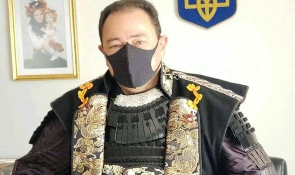 По-самурайски! Посол Японии в Украине остался "воевать" в Киеве