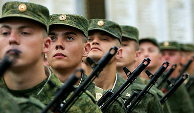 Россияне назвали службу в армии обязанностью мужчины