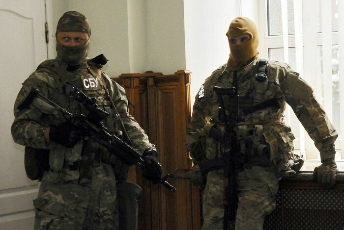 Сотрудники СБУ проводят обыски в офисе РИА "Новости" в Киеве
