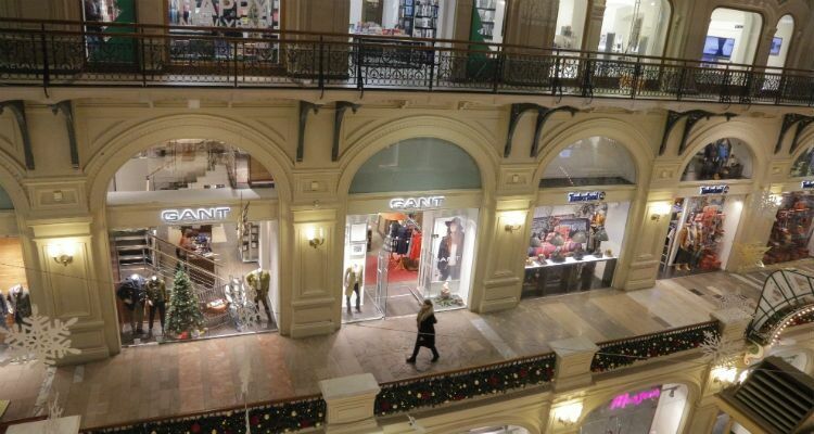 Крупнейшие магазины одежды в РФ приостановили процесс закупок товара