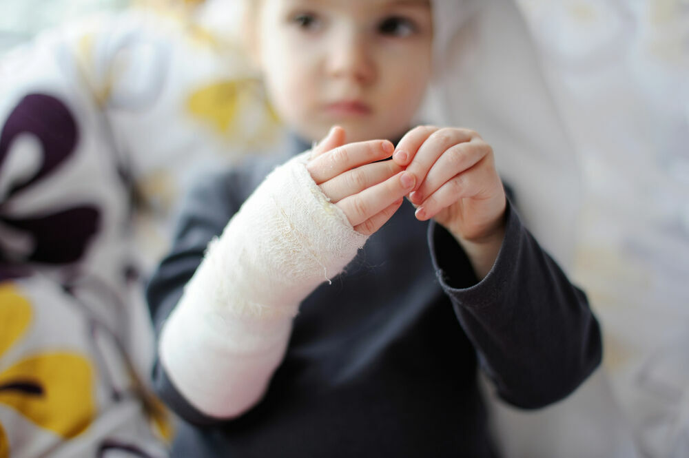 Ребенок лишился пальца в детском саду Омска