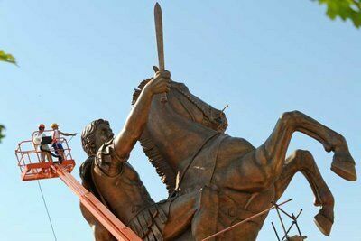 Македонцы ставят памятник Александру Великому назло Греции