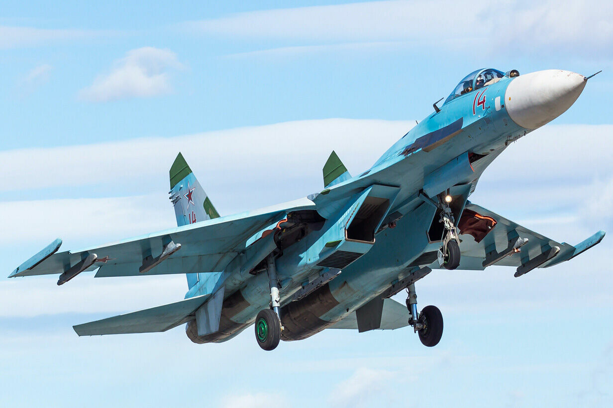 Су-27 перехватил американский самолет-разведчик