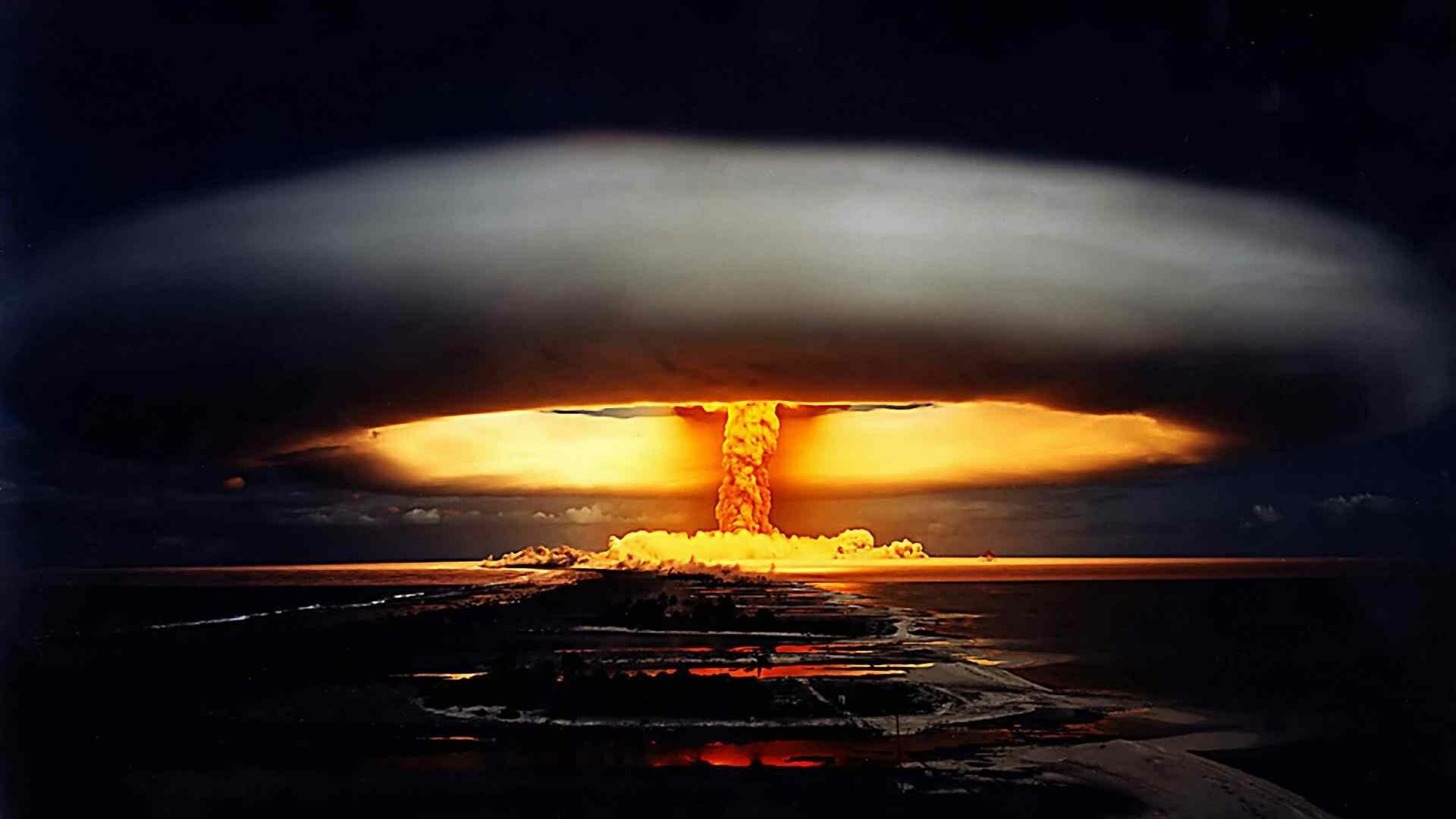 Байден в музее Хиросимы предложил избавить мир от ядерного оружия