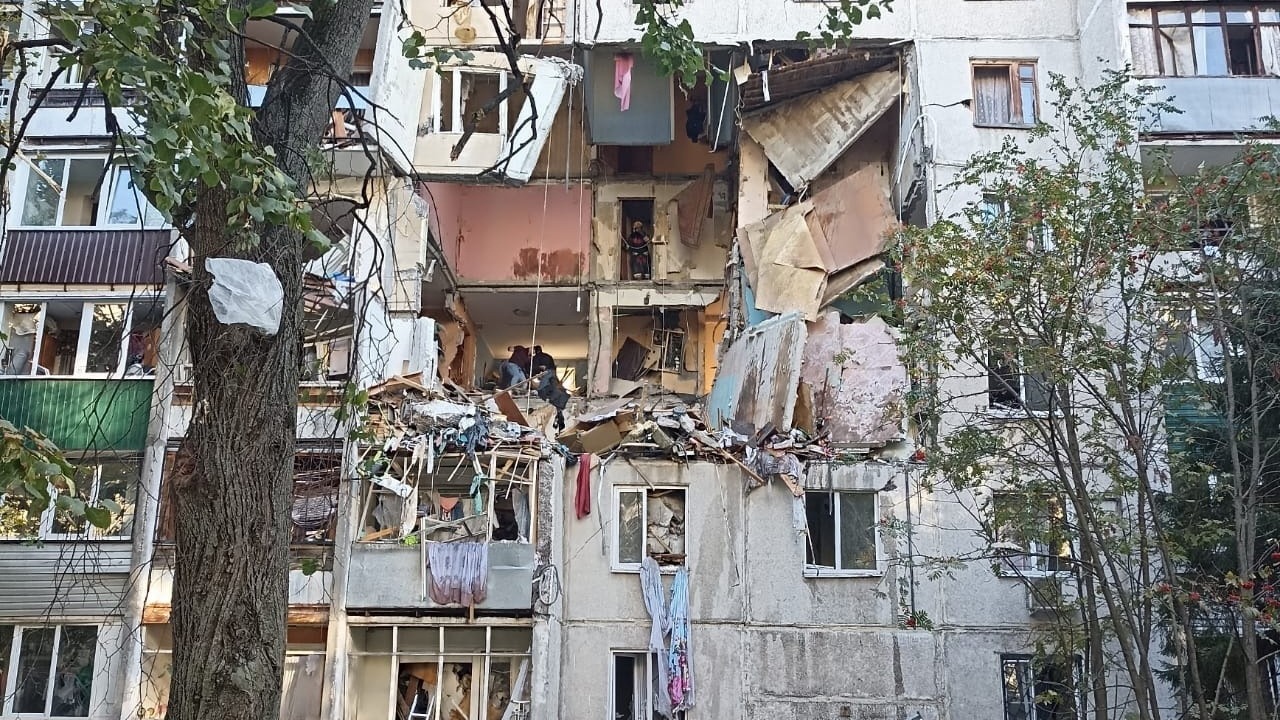 Взрыв в Балашихе: в многоэтажном доме после хлопка обрушились два этажа