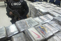 В аэропорту Парижа конфискованы 1,3 тонны кокаина на 200 млн евро