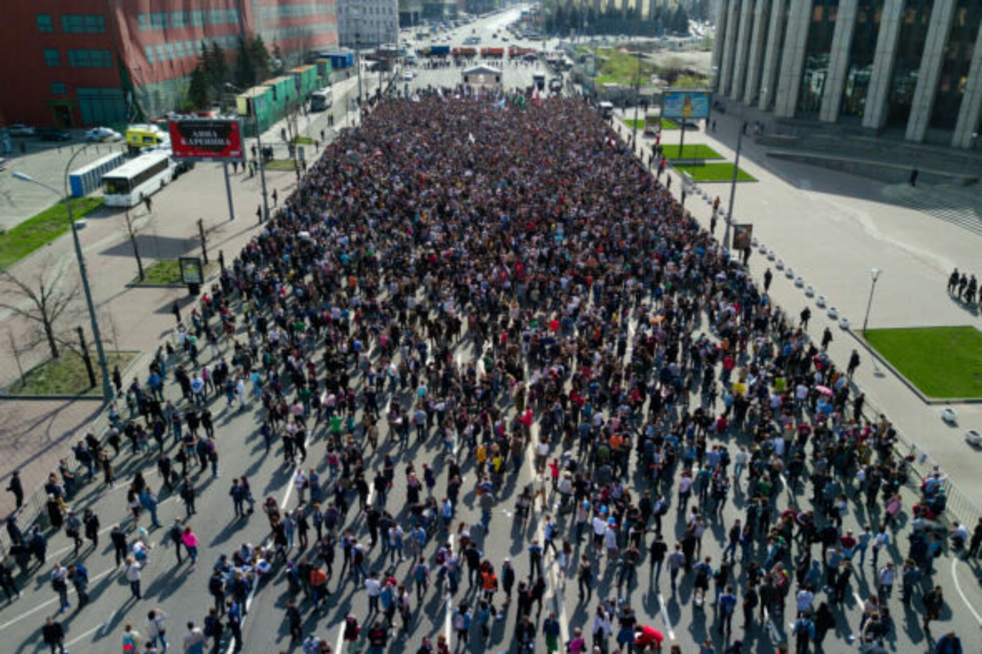 Митинг в москве 1. Митинг вид сверху. Толпа митинг вид сверху. Виды митингов. Митинг против повышения пенсионного возраста в Москве.